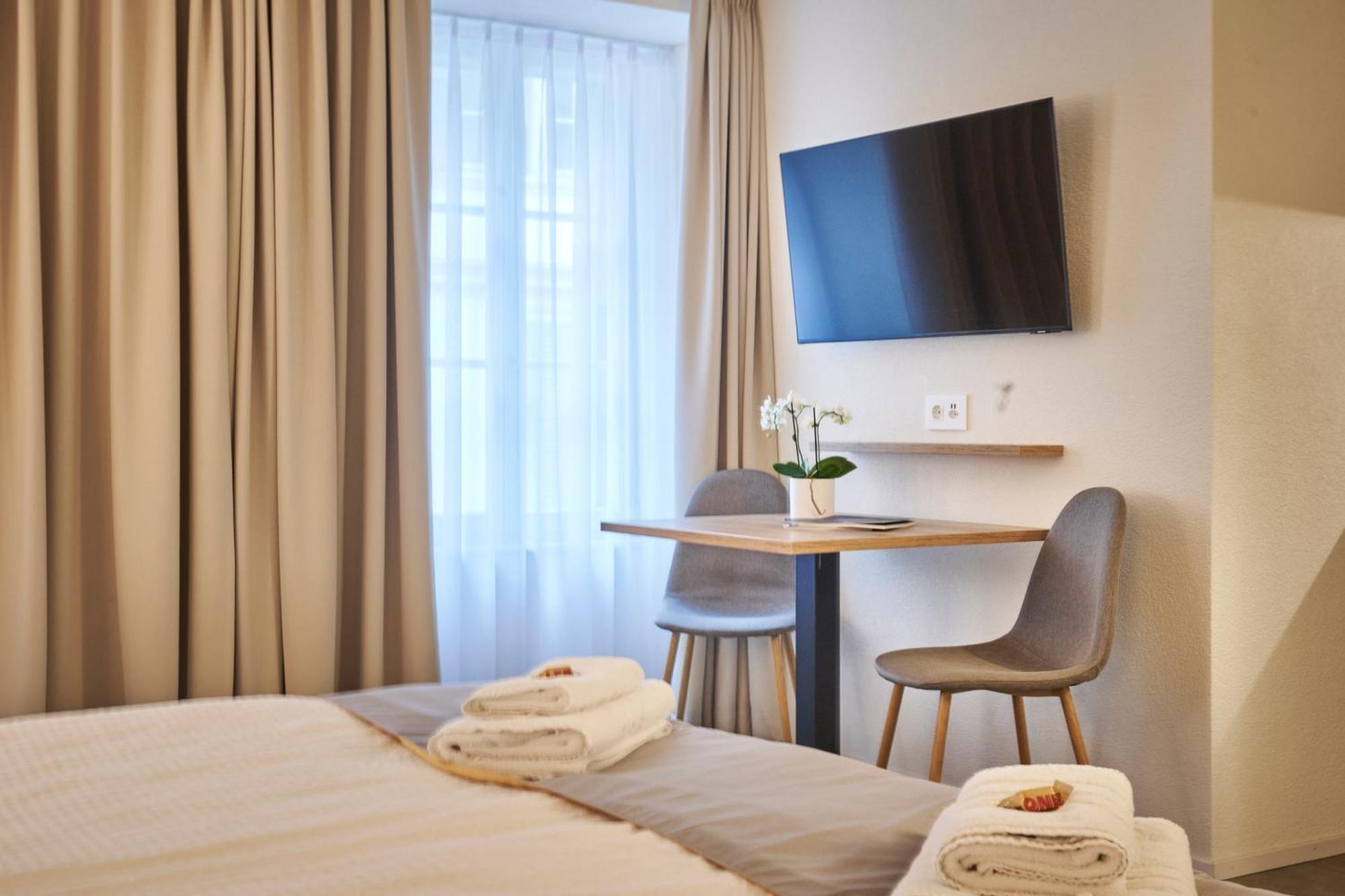 Aparthotel Krone - Self Check-In Unterseen Zewnętrze zdjęcie
