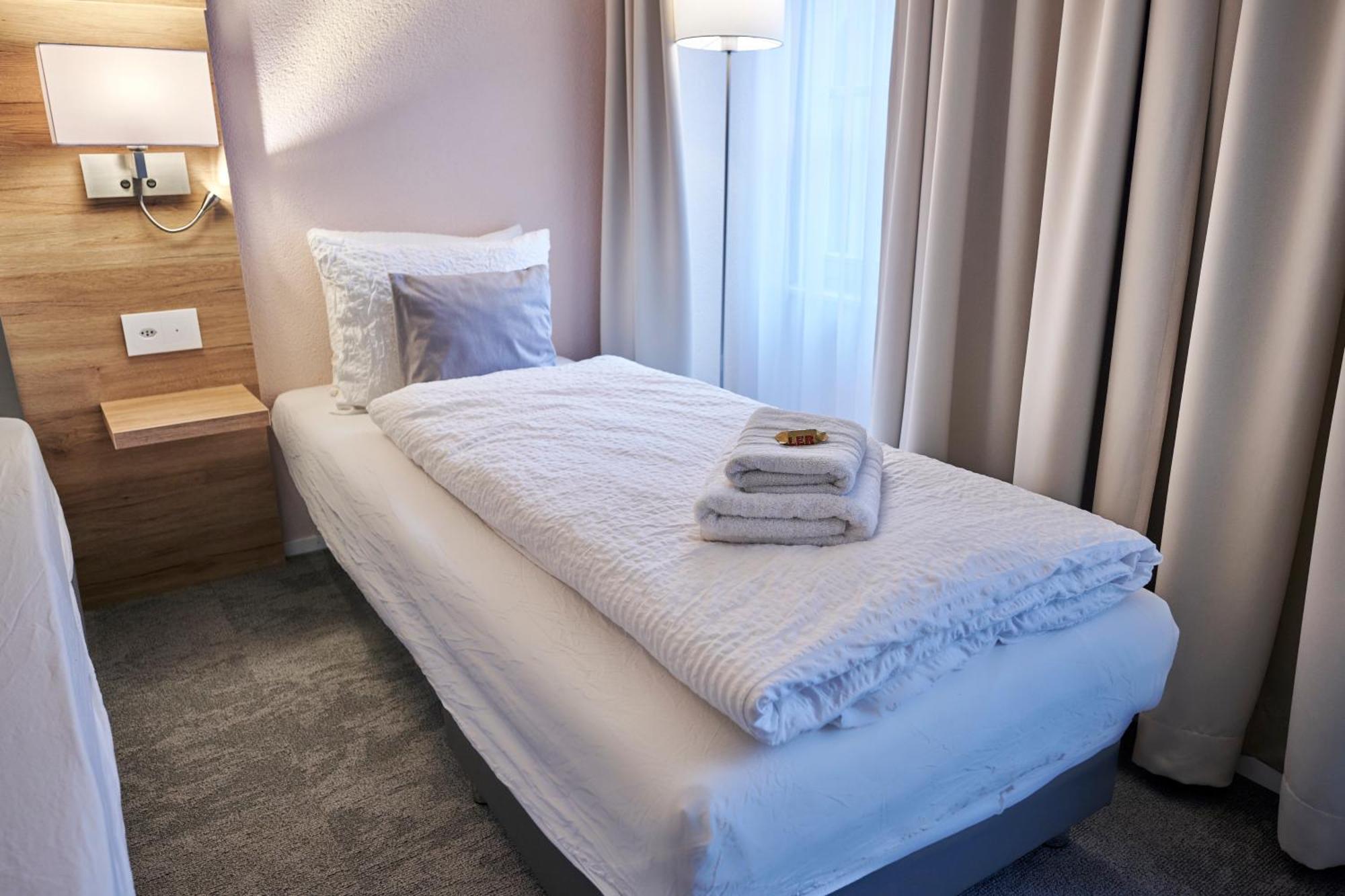 Aparthotel Krone - Self Check-In Unterseen Zewnętrze zdjęcie