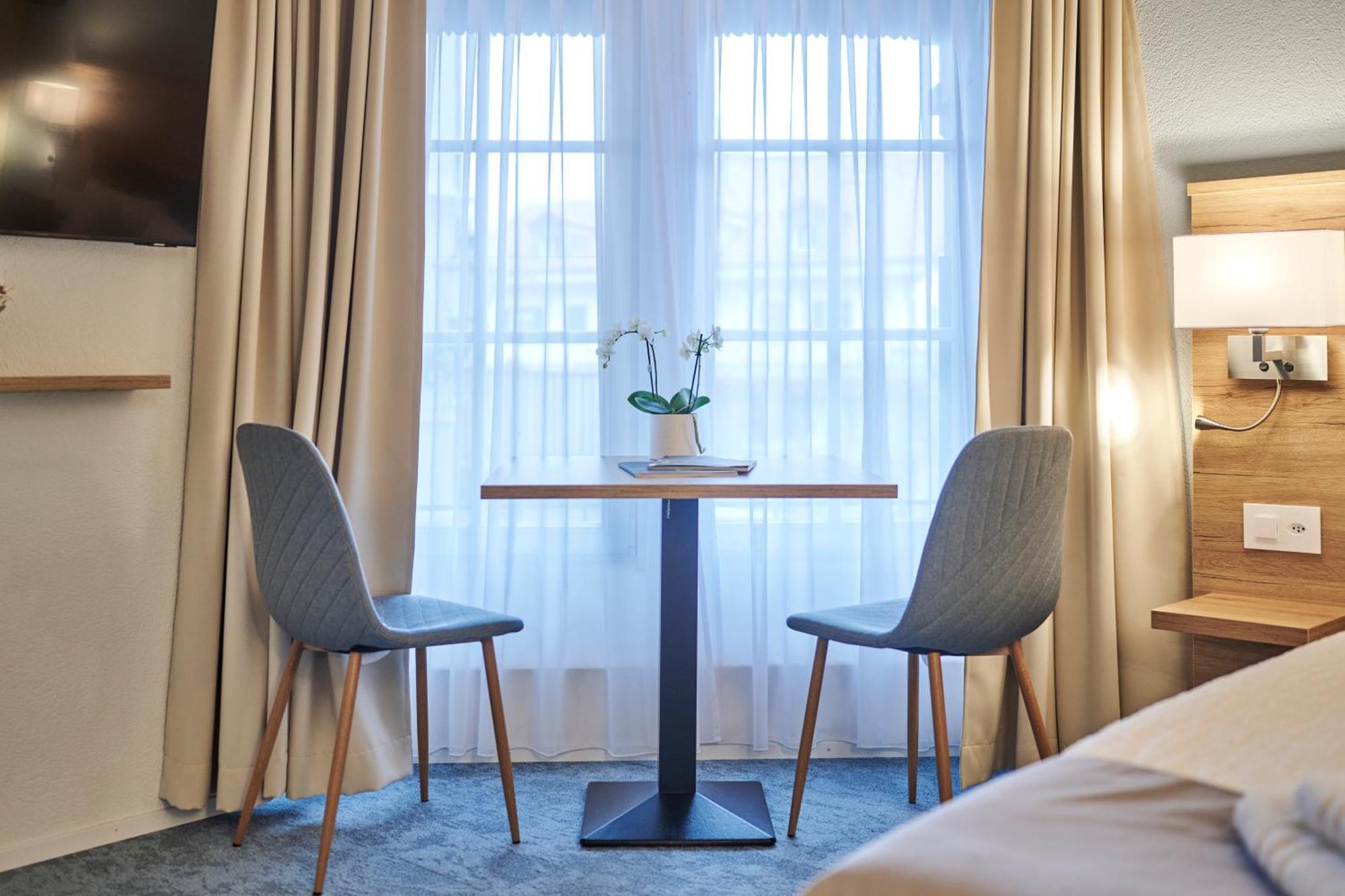 Aparthotel Krone - Self Check-In Unterseen Zewnętrze zdjęcie