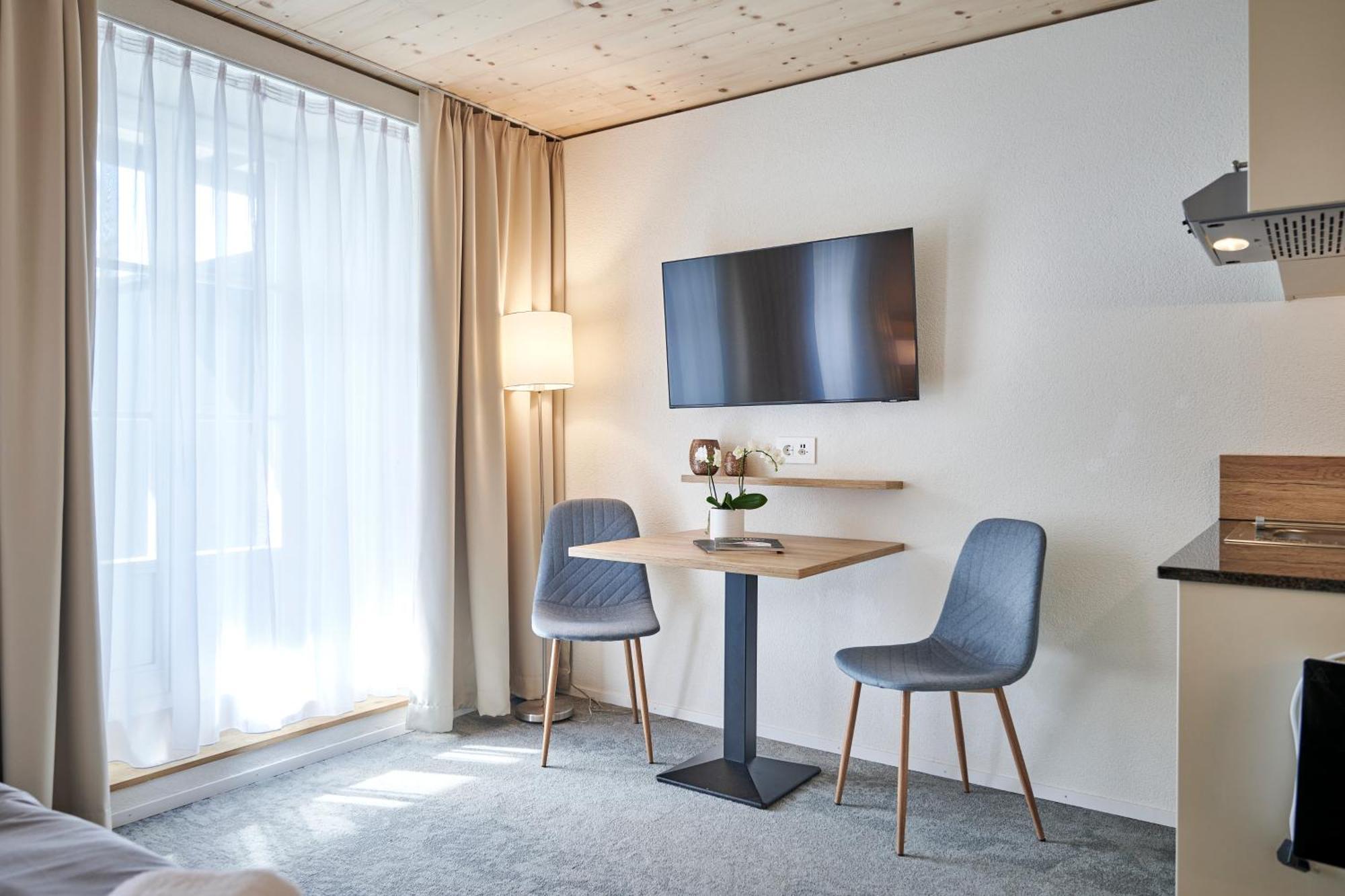 Aparthotel Krone - Self Check-In Unterseen Zewnętrze zdjęcie
